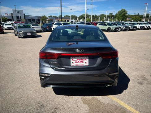 Used 2019 Kia Forte LXS FWD image 4