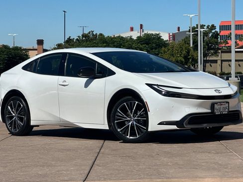 Certified 2023 Toyota Prius XLE FWD image 2