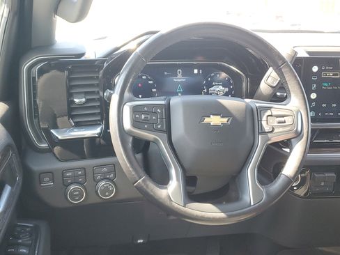 Used 2022 Chevrolet Silverado 1500 LT w/ Z71 Off-Road Package image 9