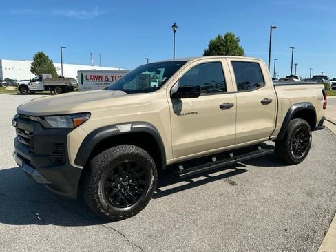 Used 2023 Chevrolet Colorado Trail Boss w/ Technology Package AWD/4WD image 3