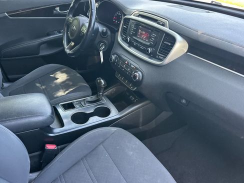 Used 2016 Kia Sorento LX w/ LX Convenience Package FWD image 18
