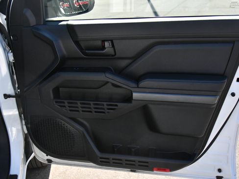 Used 2024 Toyota Tacoma SR5 AWD/4WD image 44