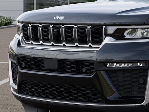 New 2026 Jeep Grand Cherokee L Limited w/ Luxury Tech Group II AWD/4WD image 11