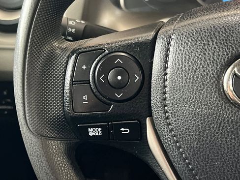 Used 2015 Toyota RAV4 LE image 24