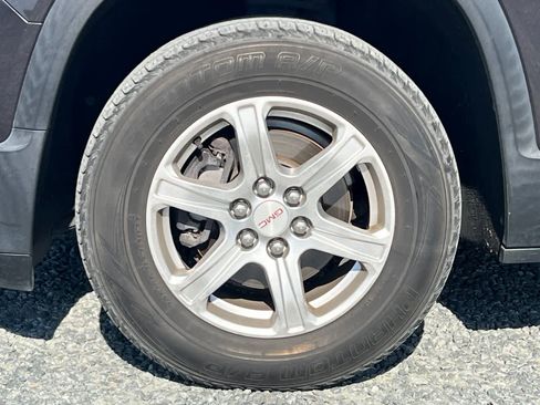 Used 2018 GMC Acadia SLE FWD image 12