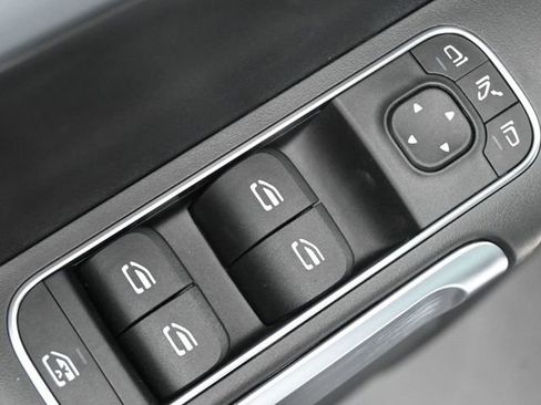 New 2026 Mercedes-Benz GLB 250 image 13