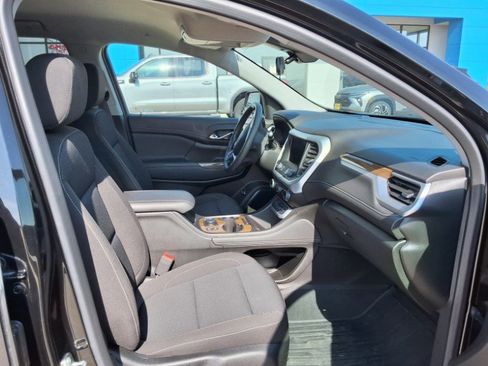 Used 2023 GMC Acadia SLE w/ Driver Convenience Package image 10
