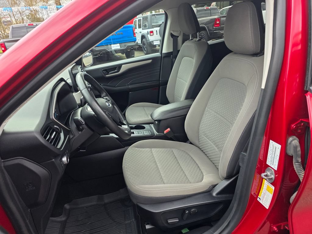 Used 2022 Ford Escape SE w/ SE Sport Appearance Package AWD/4WD image 4
