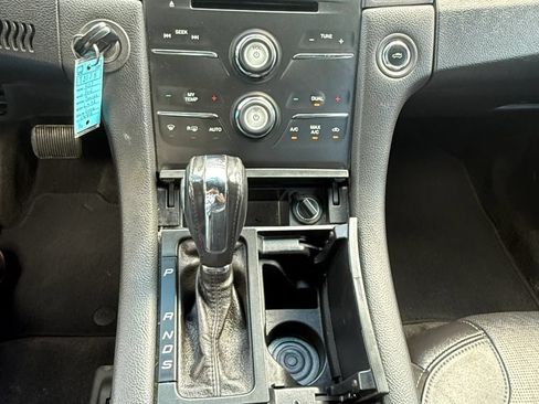 Used 2013 Ford Taurus Limited FWD image 15
