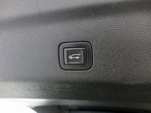 Certified 2021 Chevrolet Suburban RST image 4