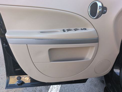 Used 2010 Chevrolet HHR LT FWD image 11