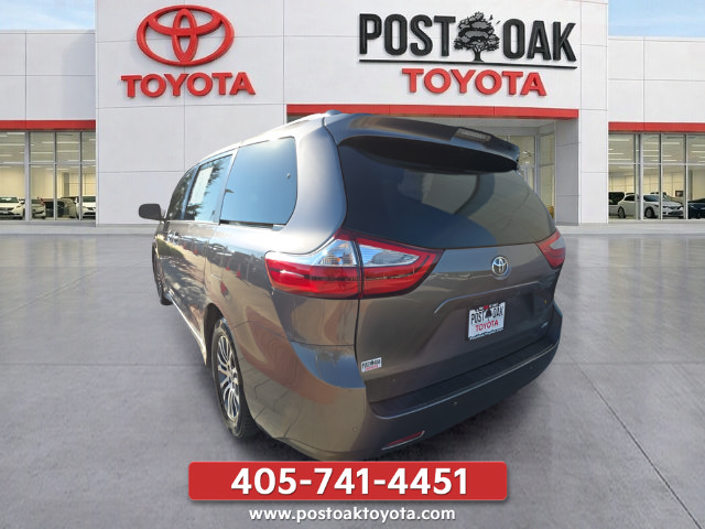Used 2019 Toyota Sienna XLE w/ XLE Navigation Package FWD image 4