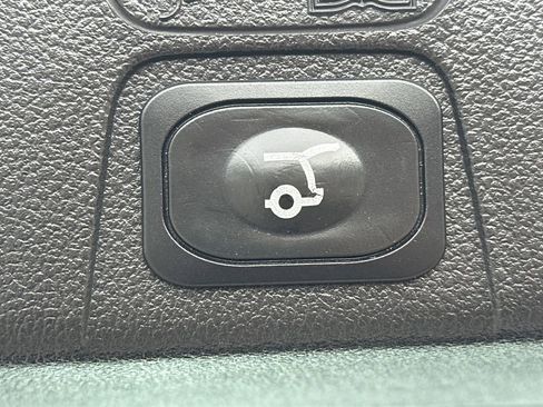 Used 2017 Ford C-MAX Energi SE w/ Equipment Group 401A image 26