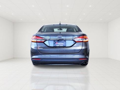 Certified 2017 Ford Fusion SE w/ Fusion SE Technology Package FWD image 5