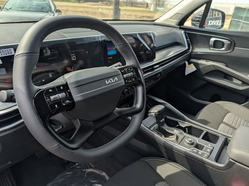 New 2026 Kia Sorento LX FWD image 32