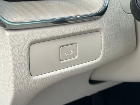 Used 2023 Volvo XC60 B5 Plus image 64