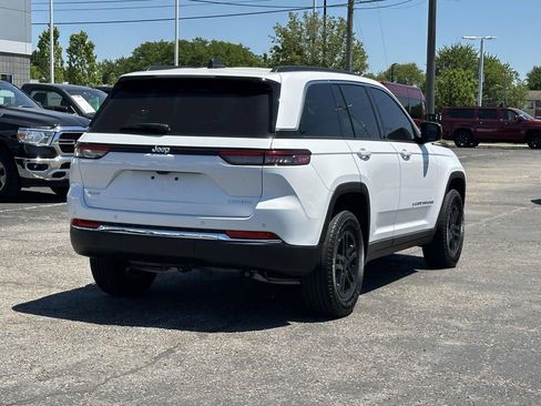 Used 2024 Jeep Grand Cherokee Laredo w/ Luxury Tech Group I AWD/4WD image 4