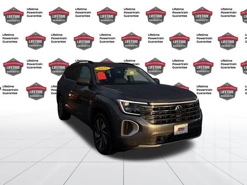 Used 2025 Volkswagen Atlas SE image 9