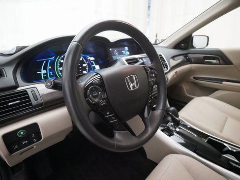 Used 2017 Honda Accord Touring image 8