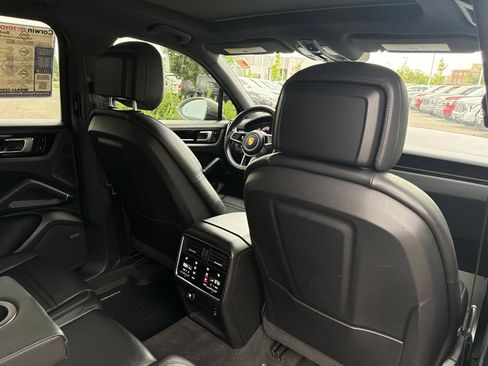 Used 2020 Porsche Cayenne AWD/4WD image 16