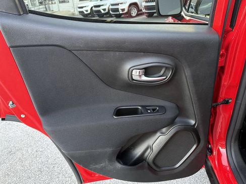 Used 2021 Jeep Renegade Sport image 26