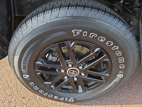 Used 2022 Toyota Tundra SR5 w/ SR5 Convenience Package image 10