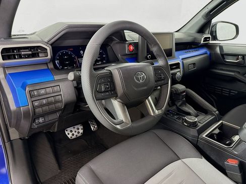 Used 2025 Toyota Tacoma TRD Sport image 9