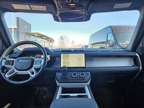 Used 2025 Land Rover Defender 110 S image 21
