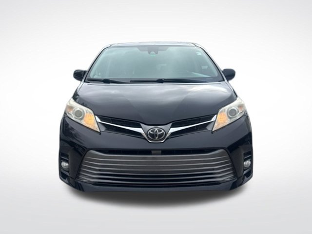 Used 2019 Toyota Sienna XLE Premium FWD image 2