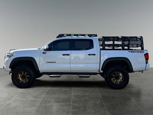 Used 2019 Toyota Tacoma TRD Off-Road w/ Technology Package AWD/4WD image 4