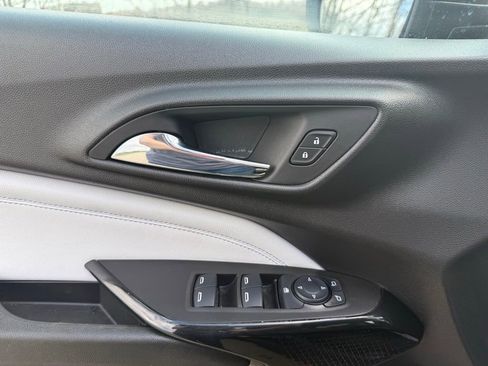 Used 2025 Chevrolet Trax LT w/ LT Convenience Package image 24