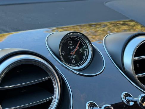 Used 2018 Bentley Bentayga image 19