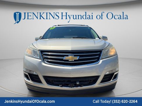 Used 2017 Chevrolet Traverse LT w/ Style and Technology Package FWD image 8