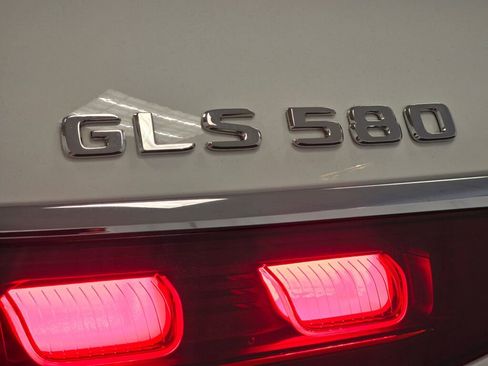 New 2025 Mercedes-Benz GLS 580 4MATIC image 23