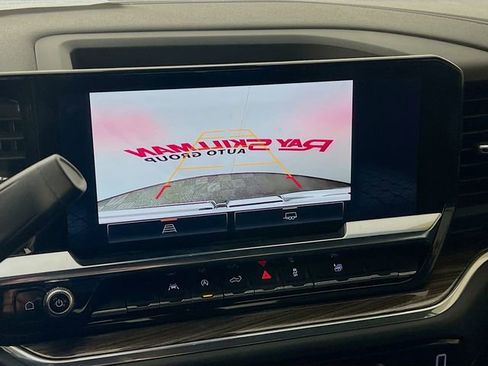 Used 2025 GMC Sierra 1500 Elevation image 18