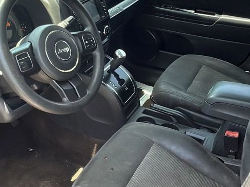 Used 2015 Jeep Compass Sport w/ Power Value Group FWD image 2