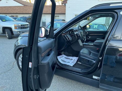 Used 2017 Land Rover Discovery HSE image 25