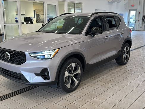 New 2026 Volvo XC40 B5 Plus w/ Climate Package image 9