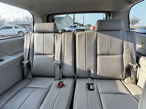 Used 2014 Chevrolet Suburban LT image 5