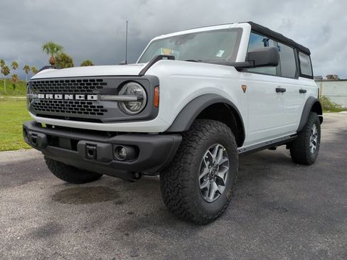 New 2025 Ford Bronco Badlands image 8