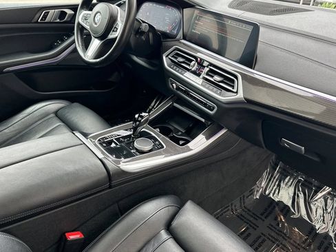 Used 2022 BMW X5 M50i w/ Parking Assistance Package AWD/4WD image 17