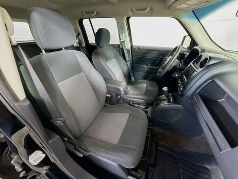 Used 2015 Jeep Patriot Latitude FWD image 29