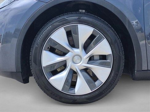 Used 2023 Tesla Model Y Long Range AWD/4WD image 22