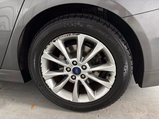 Used 2017 Ford Fusion SE FWD image 8