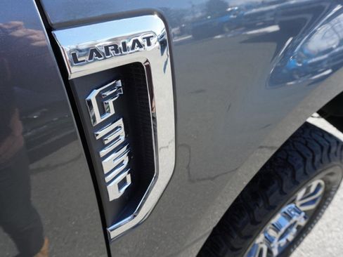 Used 2022 Ford F350 Lariat image 6