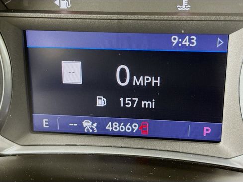 Used 2021 Chevrolet Equinox Premier image 2