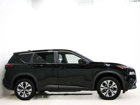 Used 2023 Nissan Rogue SV image 4