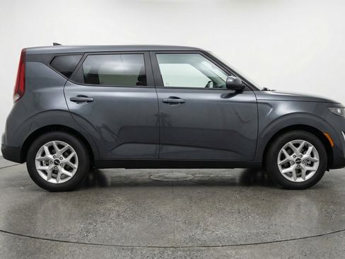 Used 2025 Kia Soul LX w/ LX Technology Package image 11