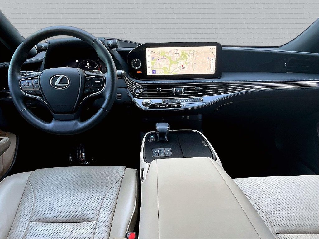 Used 2024 Lexus LS 500 RWD image 7