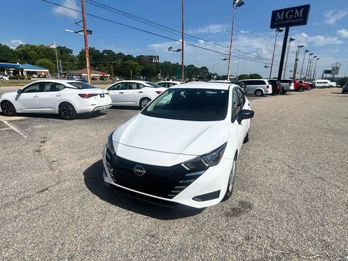 Used 2023 Nissan Versa S FWD image 5